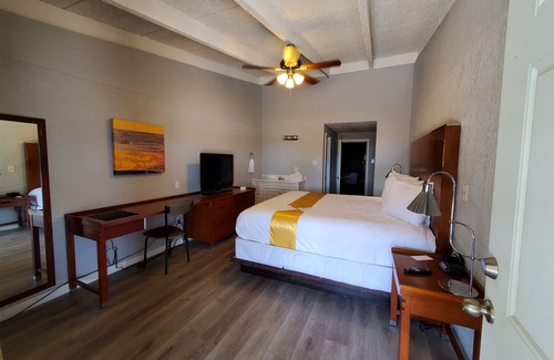 Bay City House | All Utilities Paid Short Term Rental