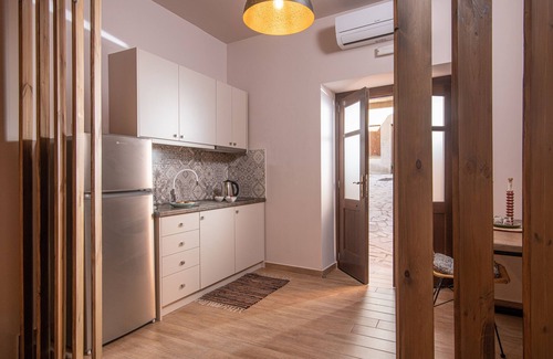 Archanes Apartment | ALLAGI-Deluxe Suite with City View