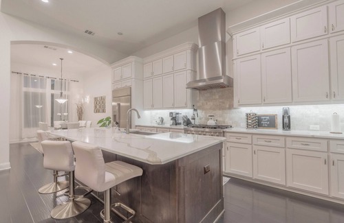 Allen House | Allen Oasis 6BR, 5BA Huge Kitchen, Game Room, Clubhouse Pool Access