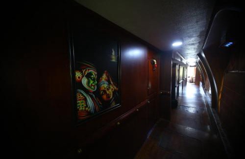 Nedumudy Boat Rental | Alleppey Lake Houseboat