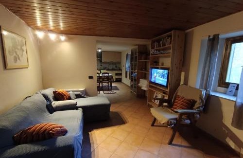 Pian degli Ontani Apartment | Alloggio Mezzovino by Holiday World