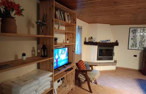 Pian degli Ontani Apartment | Alloggio Mezzovino by Holiday World