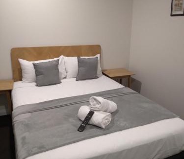 Gumly Gumly Hotel | Allonville Gardens Motel