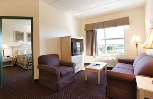 Cypress Lake Hotel | Allure Suites