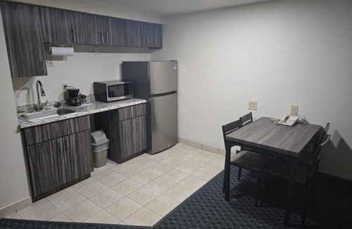 Cypress Lake Hotel | Allure Suites