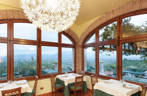 Bettona Apartment | Alluring apartment in Passaggio di Bettona with pool