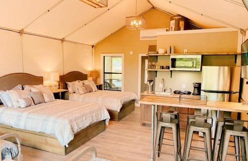 Seguin Other | Alluring Tented Cabin on Geronimo Creek - Perfect Glamping Vacation Destination in Seguin, Texas