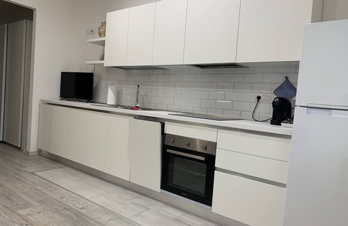 Oristano House | ALLWHITE IUN R5535 CIN IT095038C2000R5535