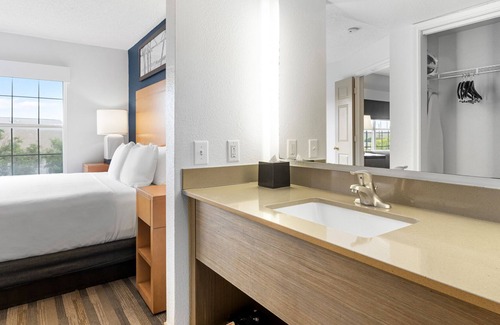 Gateway Apartment | Alma Arboretum
