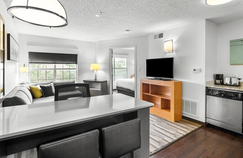 Gateway Apartment | Alma Arboretum