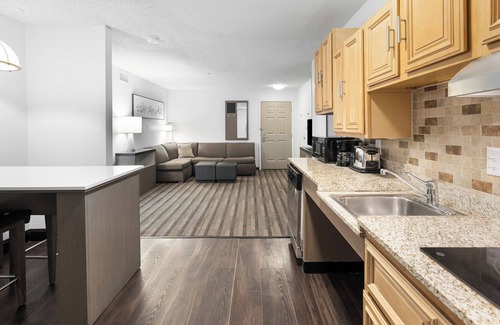 Gateway Apartment | Alma Arboretum