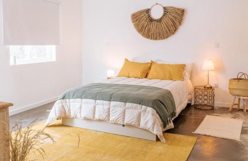 Olalhas House | Alma-Rio Room 1 by Mycelia