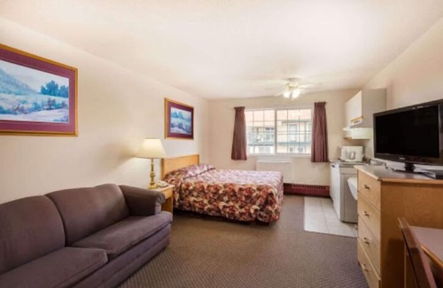 Fort Nelson Hotel | Almada Inn