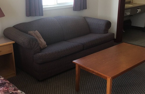 Fort Nelson Hotel | Almada Inn