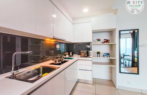 Nusajaya Apartment | Almas Tokyo suites 4pax (Wi-Fi) @ JB City Homestay