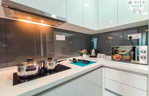 Nusajaya Apartment | Almas Tokyo suites 4pax (Wi-Fi) @ JB City Homestay