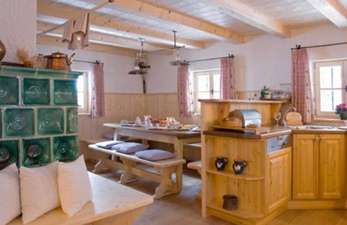 Rottach-Egern Apartment | Almhaus - Ferienhaus Webermohof - Exklusives Ferienhaus mit Privatem Wellnessgarten