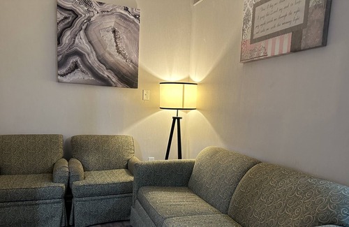Park View Apartment | Almi is 3 miles away Whitehouse and Capitol very convenient for transportation.