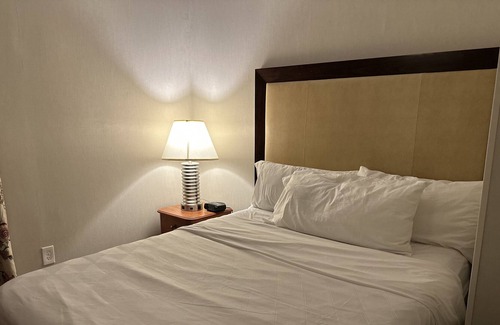 Park View Apartment | Almi is 3 miles away Whitehouse and Capitol very convenient for transportation.
