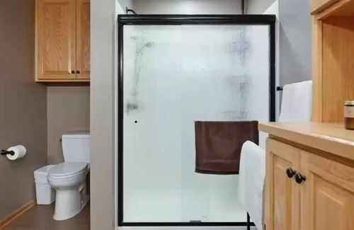 Chanhassen House | Almost 2 acre remodeled 5 bed room 4 bath one mile south of Excelsior