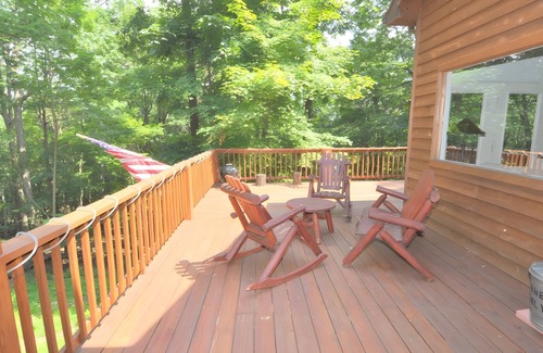 Berkeley Springs Cabin | Almost Heaven - Cozy and Wonderful