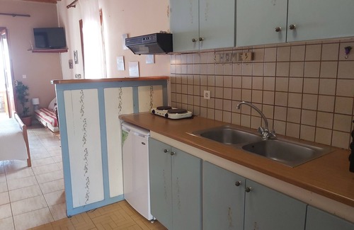 Lefktron House | Almyra Apt in Mani