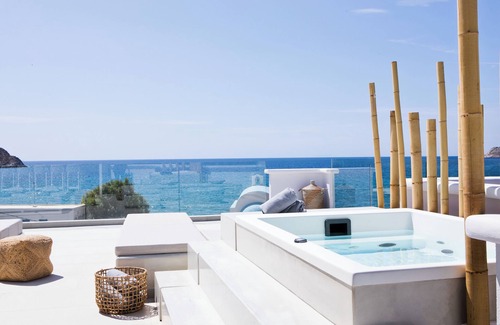 Panormos Apartment | Almyra Luxury Grande Suite Two Bedroomsnwith Jacuzzi, Roof Top & Fire Place