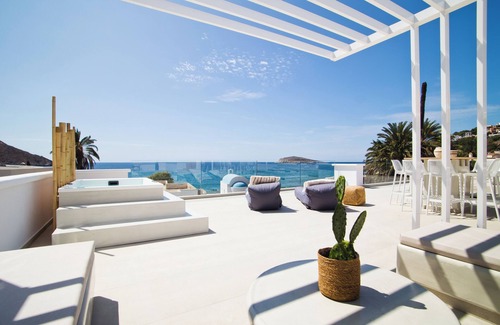 Panormos Apartment | Almyra Luxury Grande Suite Two Bedroomsnwith Jacuzzi, Roof Top & Fire Place