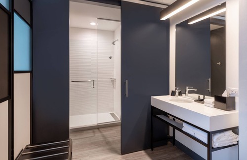 East Congress Hotel | Aloft Austin South