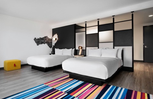 Country Club Plaza Area Hotel | Aloft Kansas City Country Club Plaza