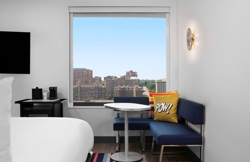 Country Club Plaza Area Hotel | Aloft Kansas City Country Club Plaza