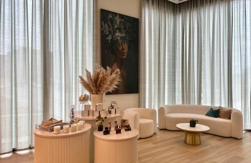 Country Club Plaza Area Hotel | Aloft Kansas City Country Club Plaza