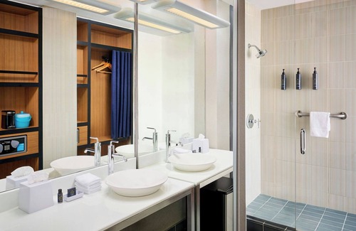 Dorval Hotel | Aloft Montreal Airport
