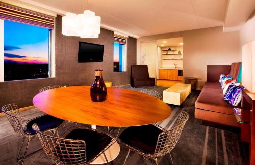 Mount Laurel Hotel | Aloft Mount Laurel