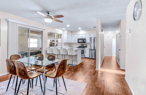Woodstone House | Aloha: 4Br Private Pool Tiki Bar & Game Lounge!