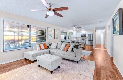 Woodstone House | Aloha: 4Br Private Pool Tiki Bar & Game Lounge!