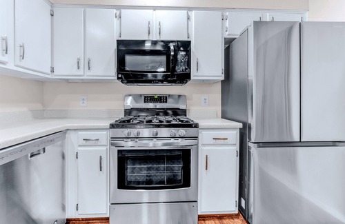 Woodstone House | Aloha: 4Br Private Pool Tiki Bar & Game Lounge!