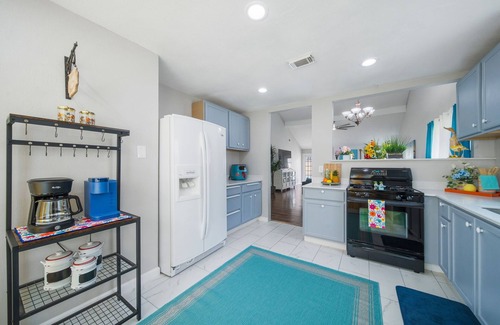 Houston House | Aloha and welcome to your own private slice of paradise right here in Houston!