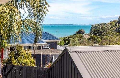 Surfdale House | Aloha Cottage with Pool & Spa, Waiheke