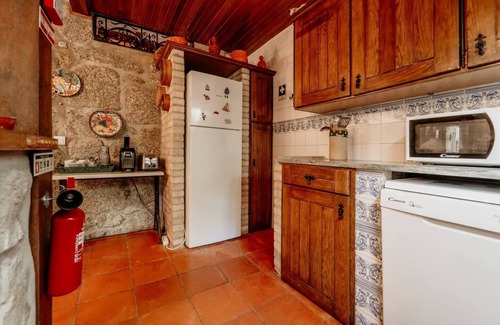 Canicada House | Alojamento T4 Gerês-Junto ao Rio