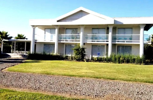 Rauco Villa | Alojamiento vacacional completo 8 habitaciones 9 baños con piscina