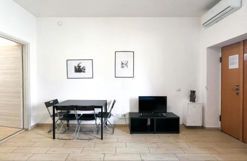 Corsico Apartment | Along the Canal smart flat Naviglio - 4 people