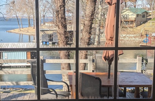 Eucha Cottage | ALOT OF GREAT DATES AVAILABLE LAKEFRONT NEVER A CLEANING FEE