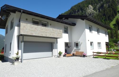 Partenen Apartment | Alpenchalet Breitspitz