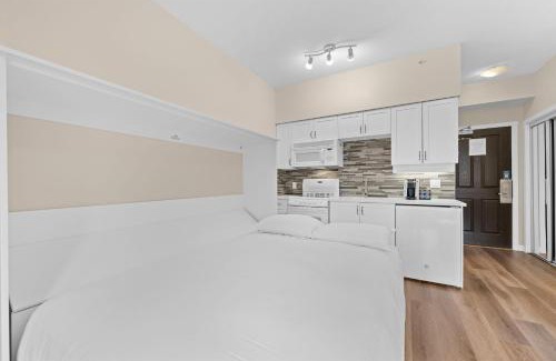 Village North Apartment | Alpenglow Lodge Studio with park view by MVA