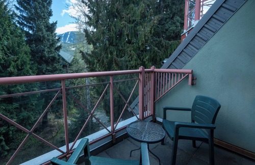 Village North Condo | Alpenglow Lodge Sunny Studio with Sitting Area by MVA