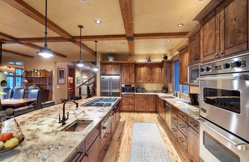 Mountain Village House | ALPENGLOW-Luxury, Convenience & Views! Hot Tub, Gym, & Walk-to-Ski
