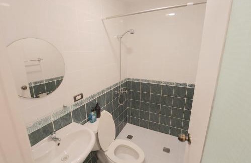 Ermita Night District Apartment | Alpha Grandview Malate Condo 2004