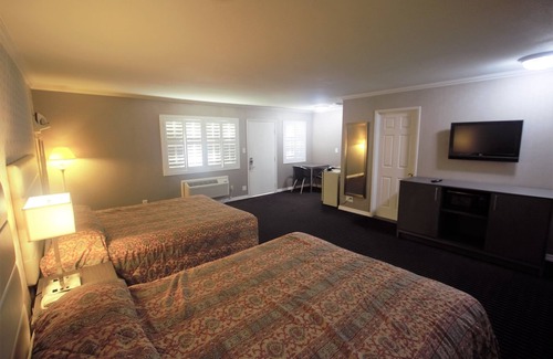 Cow Hollow Hotel | Alpha Inn & Suites