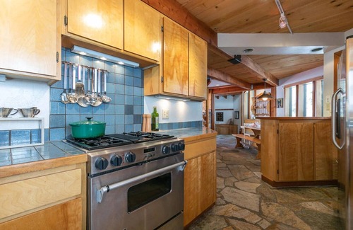Alpine Meadows Cabin | Alpine Bliss- Stylish, Dog Friendly, Plus Seasonal Ski Shuttle